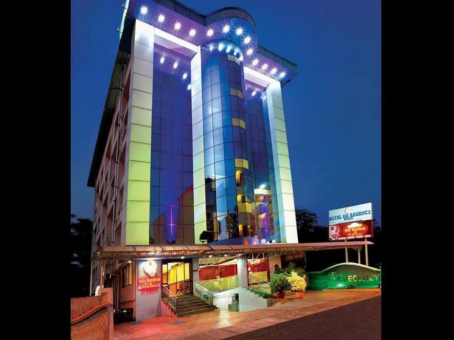 Sm Regency Kochi Buitenkant foto
